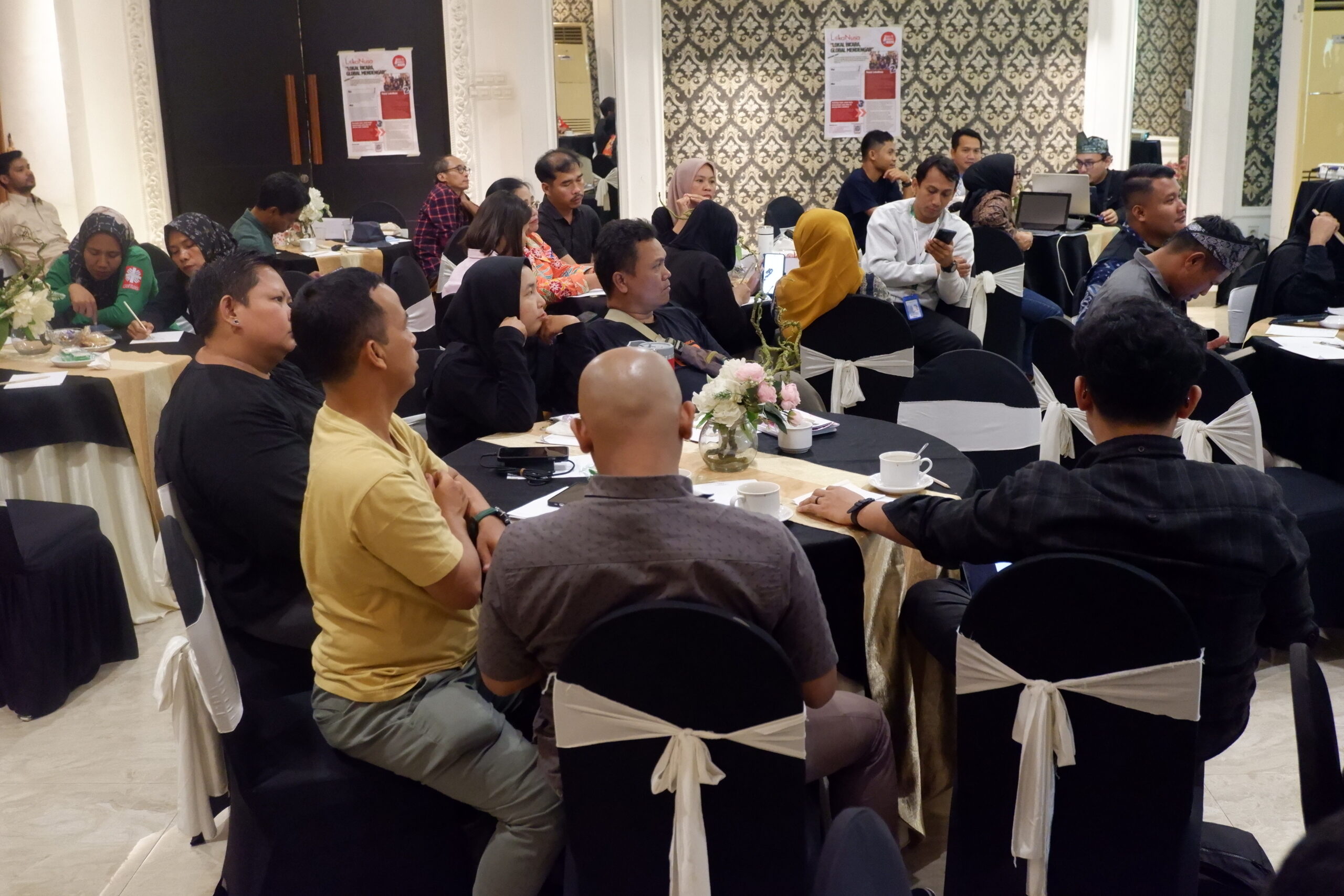 Proses diskusi pemilihan pengurus dan pembuatan ADART Forum Lokanusa